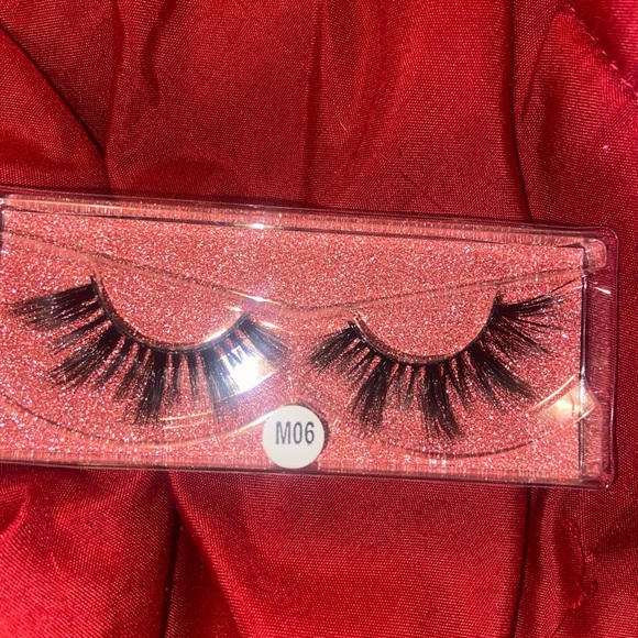 Lashes - Picture 3 of 4